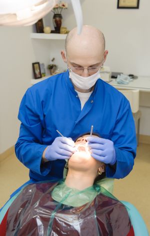 Dentist Frunza Mihai, chirurg dentar